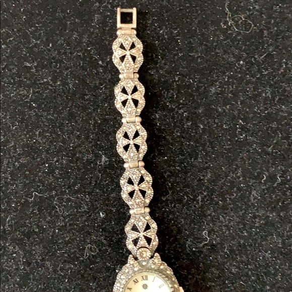 Watch w/Black crystal & black metal quartz guc - Picture 6 of 9